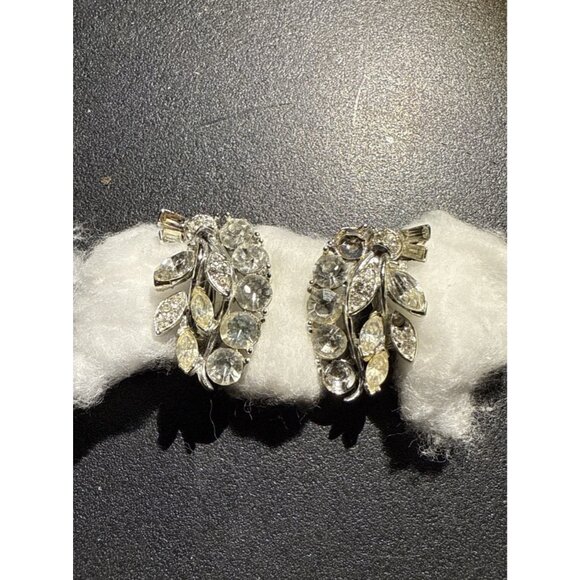 Vintage Lisner Clear Rhinestone Earrings Clip On Baguette Cocktail signed - Picture 4 of 14